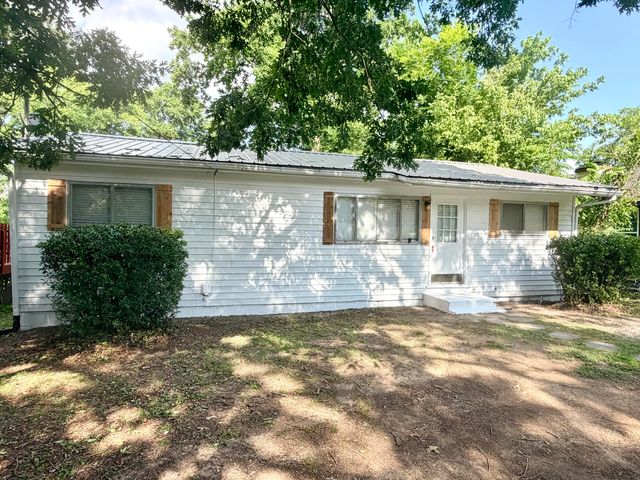 142 Greens Lake Road, Rossville, GA 30741