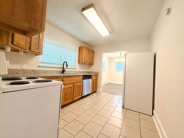 142 Greens Lake Road, Rossville, GA 30741