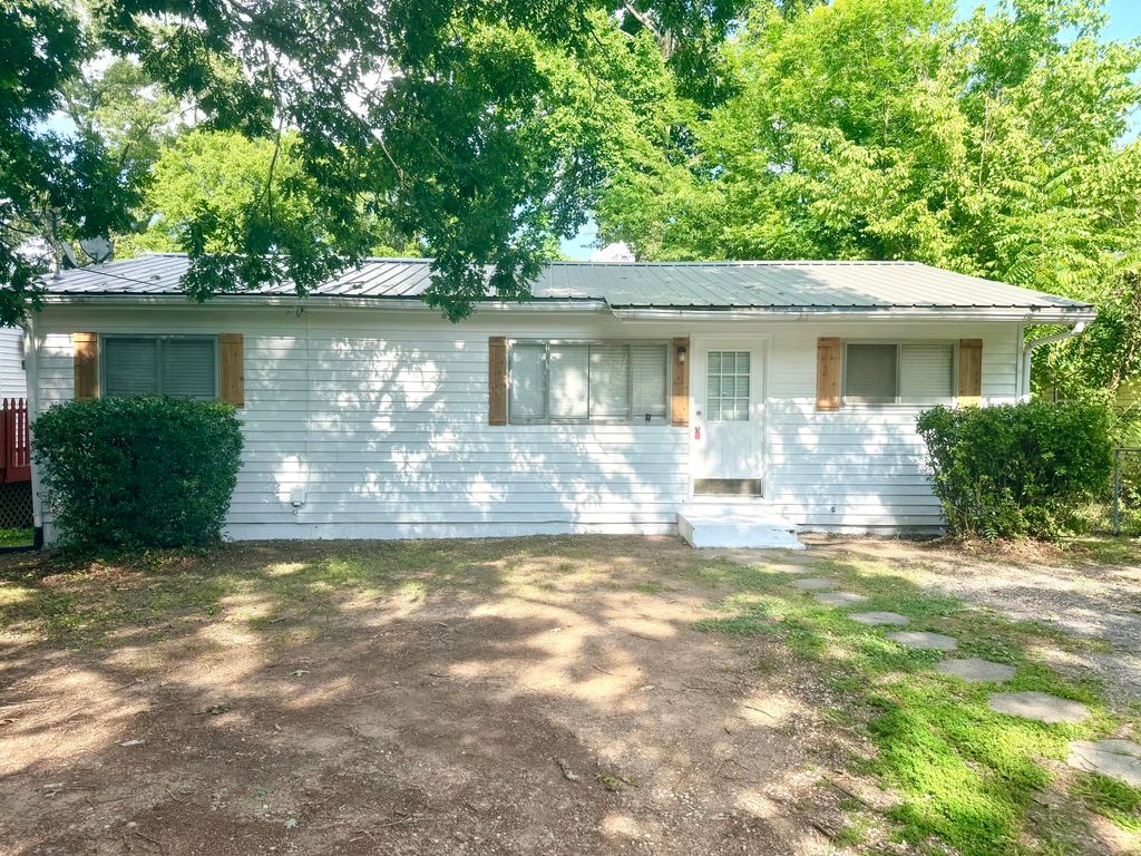 142 Greens Lake Road, Rossville, GA 30741