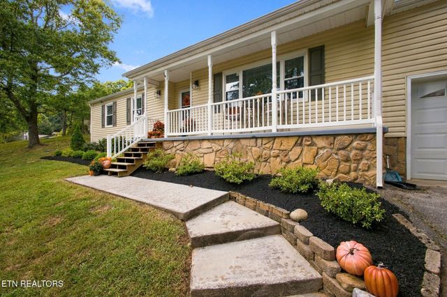 6130 Grove Drive, Knoxville, TN 37918