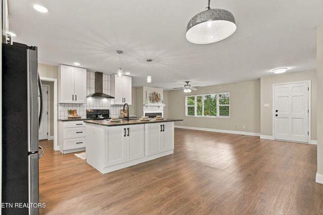 6130 Grove Drive, Knoxville, TN 37918