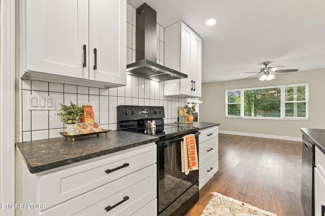 6130 Grove Drive, Knoxville, TN 37918