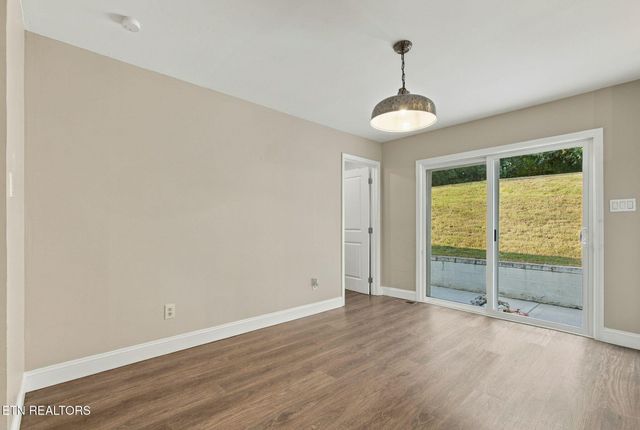 6130 Grove Drive, Knoxville, TN 37918