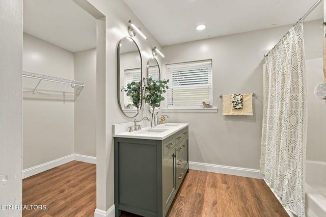 6130 Grove Drive, Knoxville, TN 37918