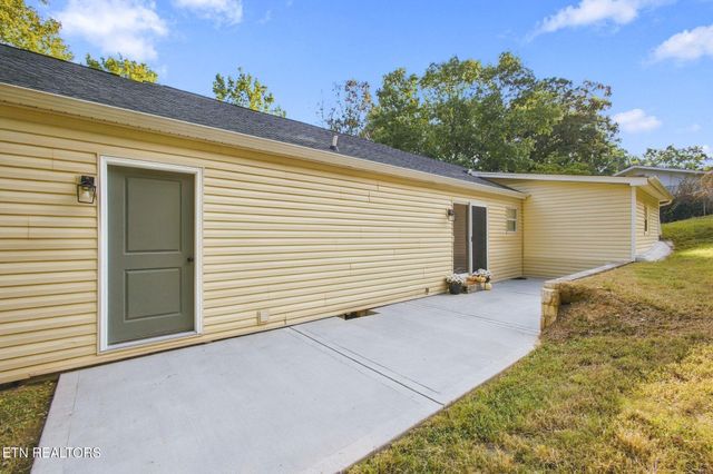 6130 Grove Drive, Knoxville, TN 37918