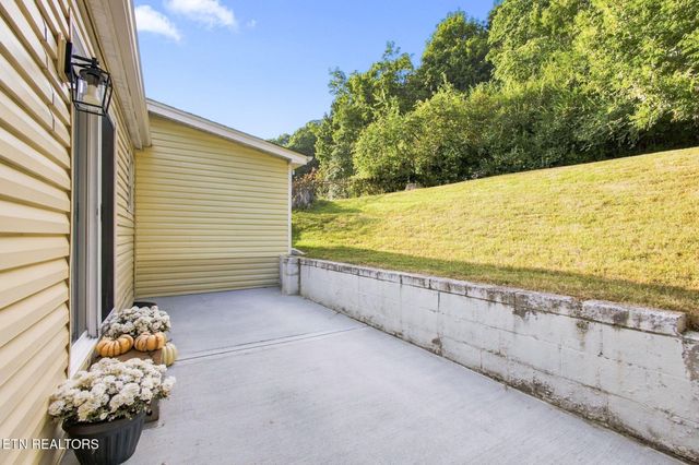 6130 Grove Drive, Knoxville, TN 37918