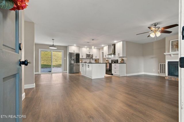 6130 Grove Drive, Knoxville, TN 37918
