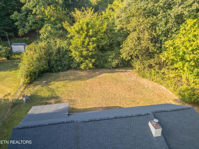6130 Grove Drive, Knoxville, TN 37918