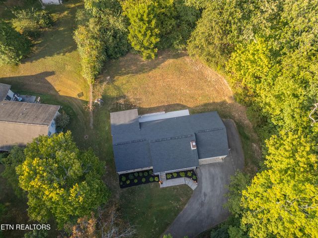 6130 Grove Drive, Knoxville, TN 37918