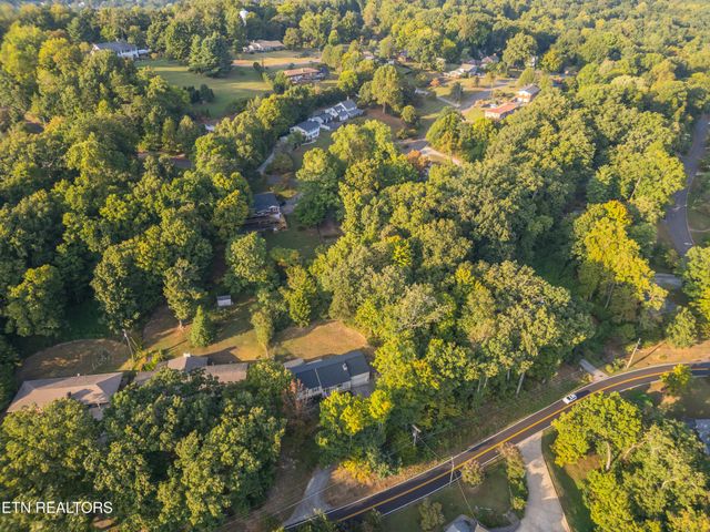 6130 Grove Drive, Knoxville, TN 37918
