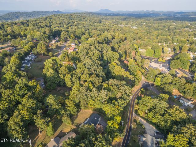 6130 Grove Drive, Knoxville, TN 37918