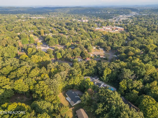 6130 Grove Drive, Knoxville, TN 37918