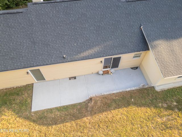 6130 Grove Drive, Knoxville, TN 37918