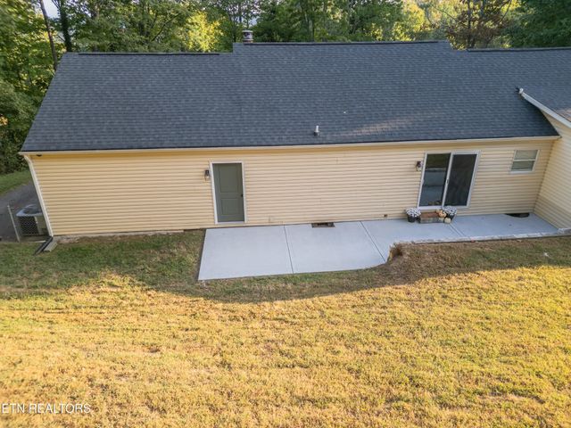 6130 Grove Drive, Knoxville, TN 37918