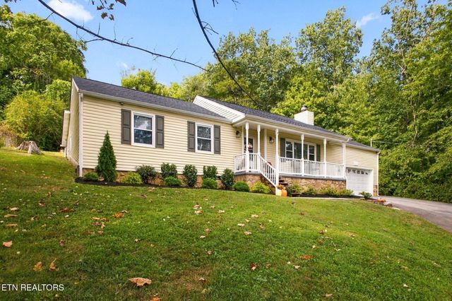 6130 Grove Drive, Knoxville, TN 37918