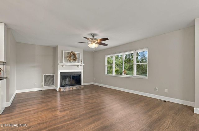 6130 Grove Drive, Knoxville, TN 37918