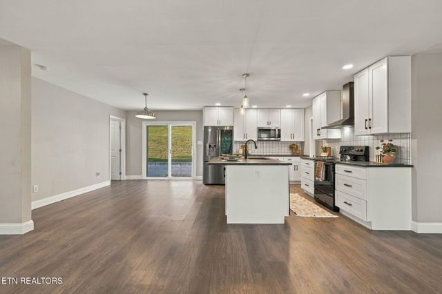 6130 Grove Drive, Knoxville, TN 37918