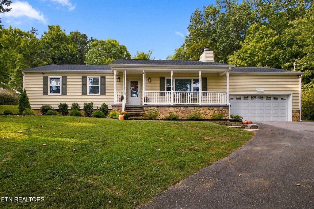 6130 Grove Drive, Knoxville, TN 37918