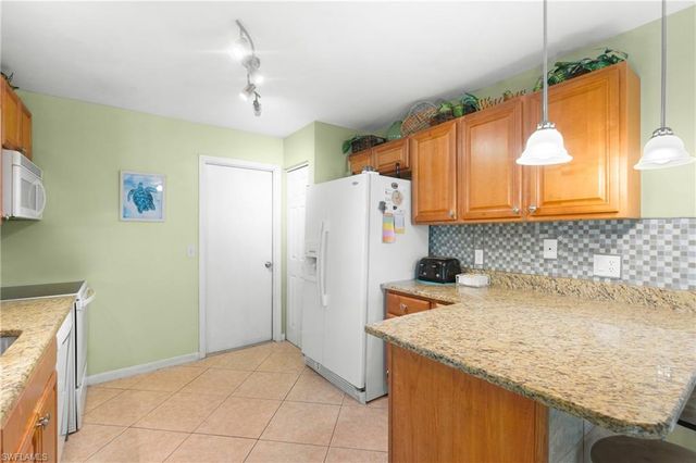 2718 SW 9th PL, Cape Coral, FL 33914