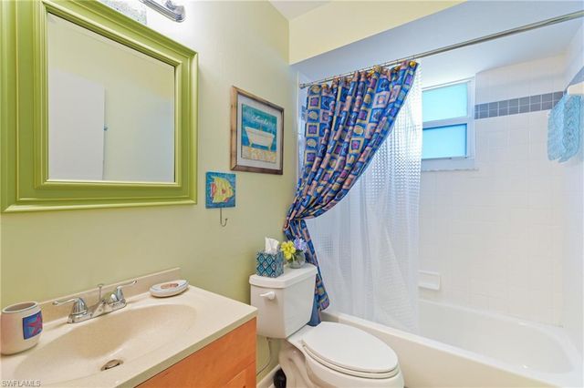 2718 SW 9th PL, Cape Coral, FL 33914