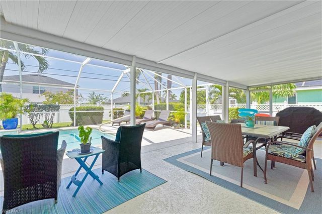 2718 SW 9th PL, Cape Coral, FL 33914