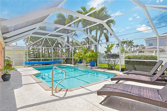 2718 SW 9th PL, Cape Coral, FL 33914