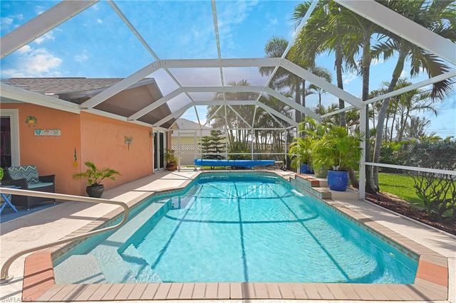 2718 SW 9th PL, Cape Coral, FL 33914