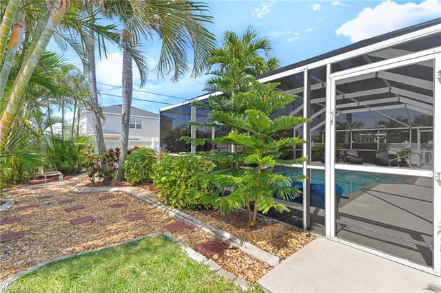 2718 SW 9th PL, Cape Coral, FL 33914