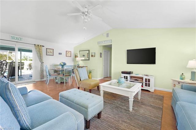 2718 SW 9th PL, Cape Coral, FL 33914