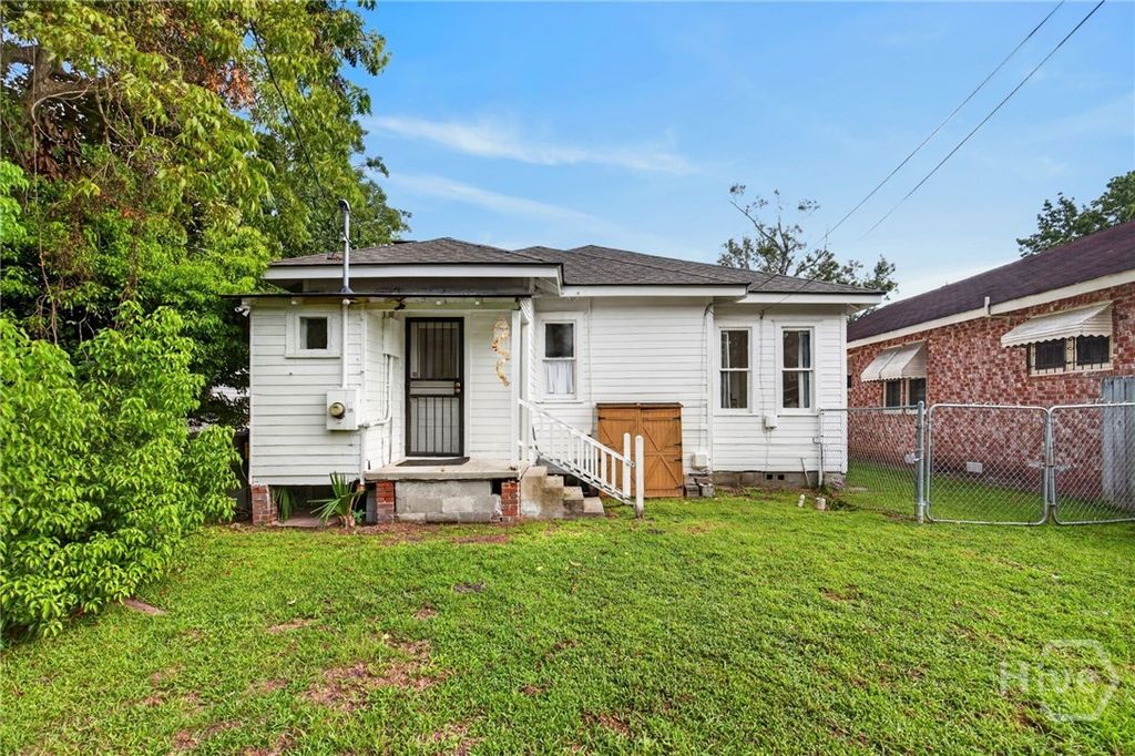 Image 12 of property listing at 825 E 34th Street, Savannah, GA 31401