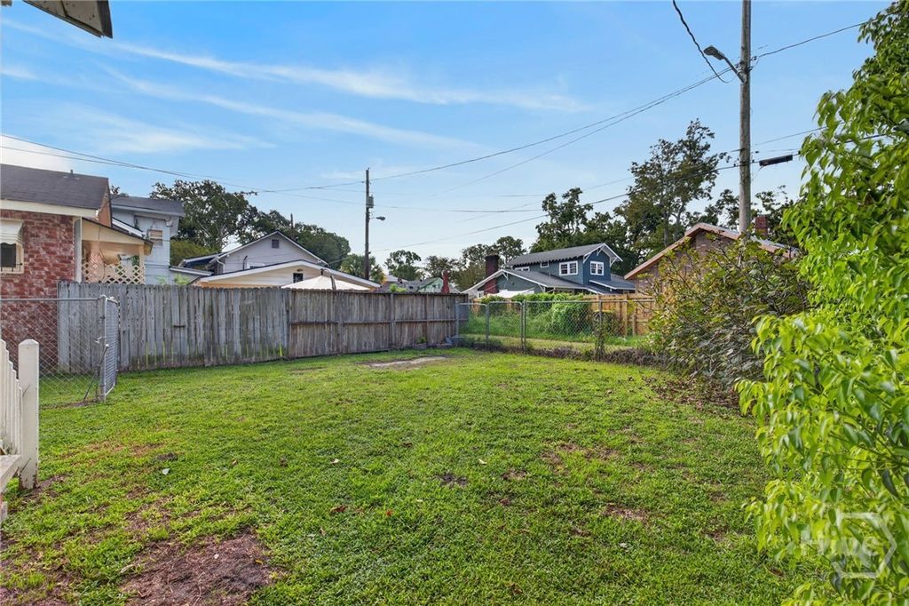 Image 13 of property listing at 825 E 34th Street, Savannah, GA 31401