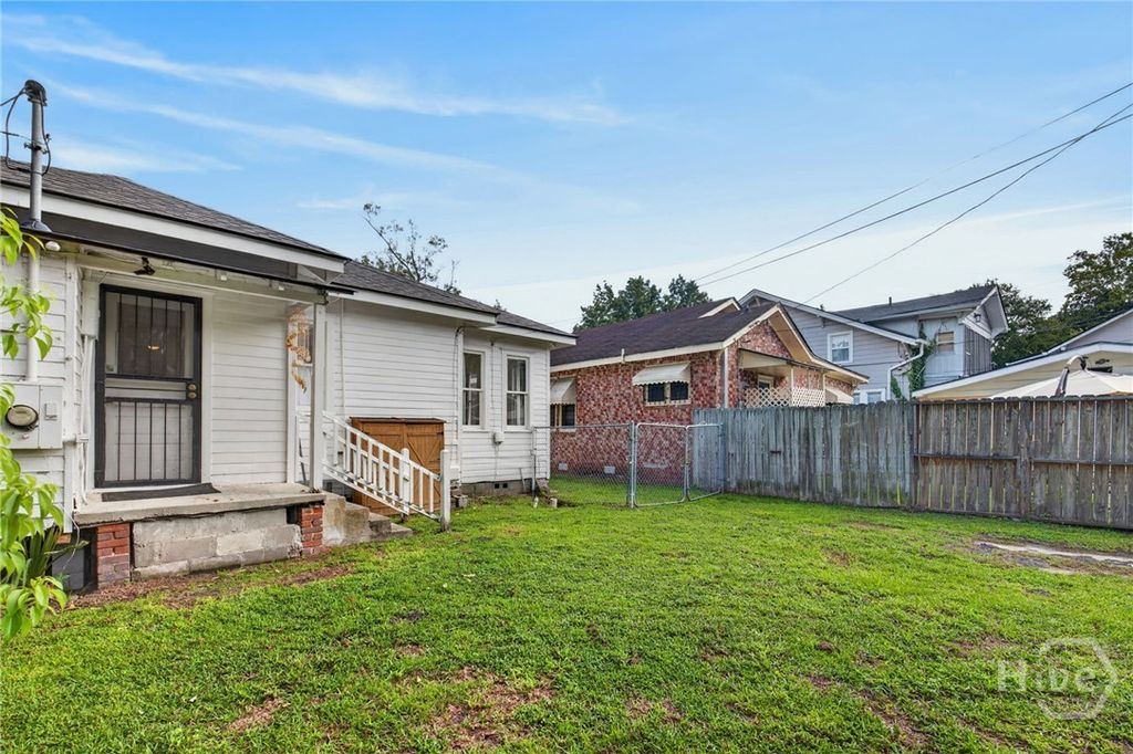 Image 14 of property listing at 825 E 34th Street, Savannah, GA 31401
