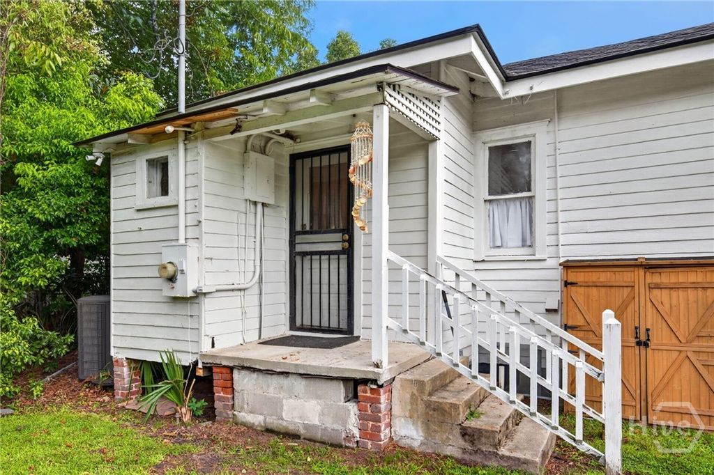 Image 15 of property listing at 825 E 34th Street, Savannah, GA 31401