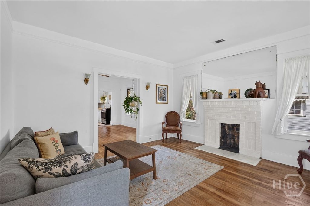 Image 17 of property listing at 825 E 34th Street, Savannah, GA 31401