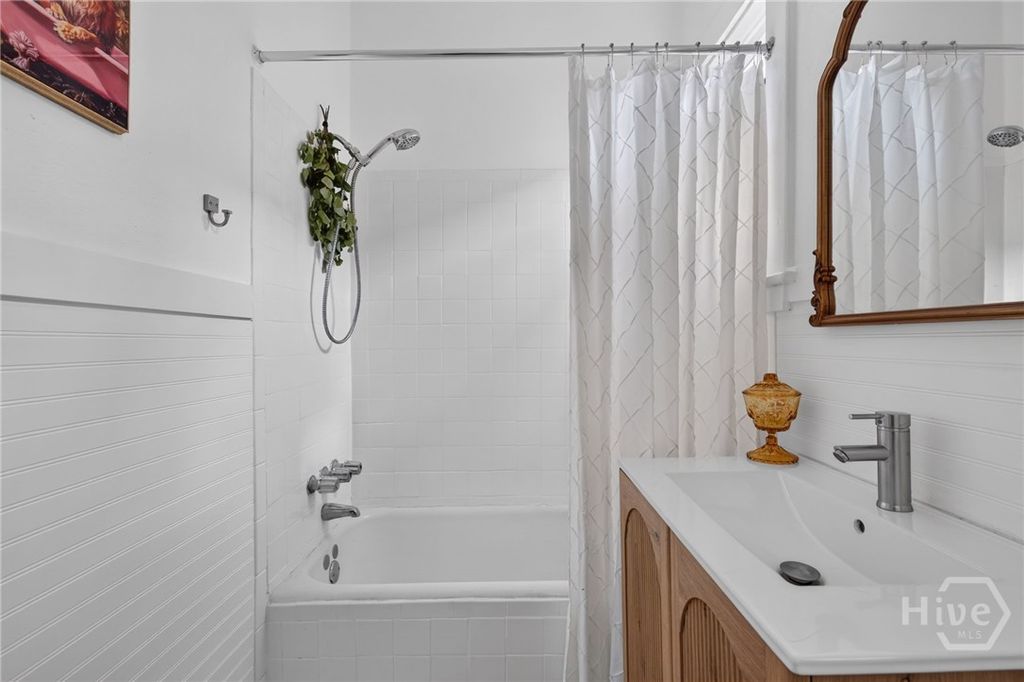 Image 27 of property listing at 825 E 34th Street, Savannah, GA 31401