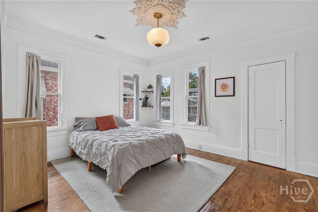 Image 28 of property listing at 825 E 34th Street, Savannah, GA 31401