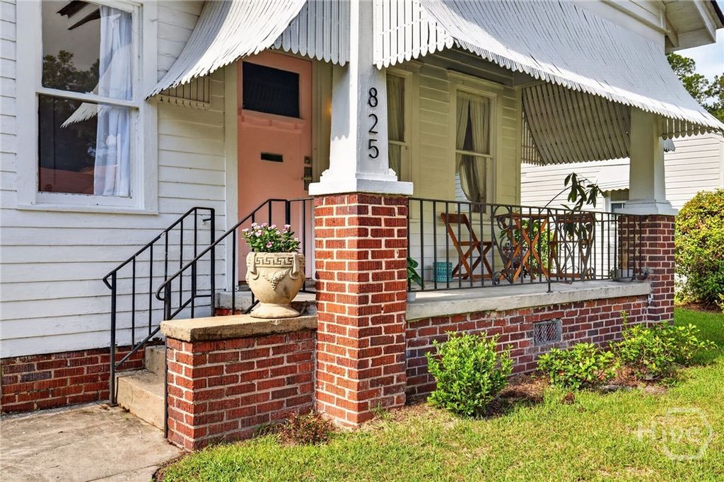Image 4 of property listing at 825 E 34th Street, Savannah, GA 31401