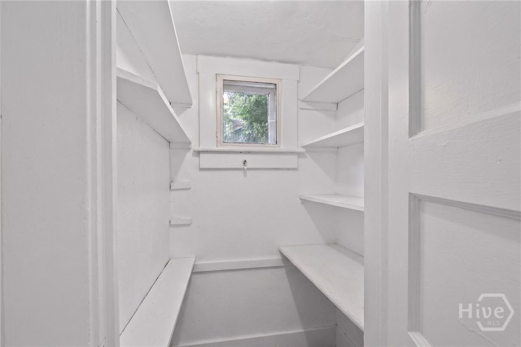 Image 41 of property listing at 825 E 34th Street, Savannah, GA 31401