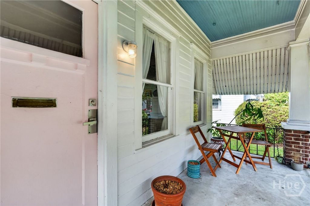 Image 6 of property listing at 825 E 34th Street, Savannah, GA 31401