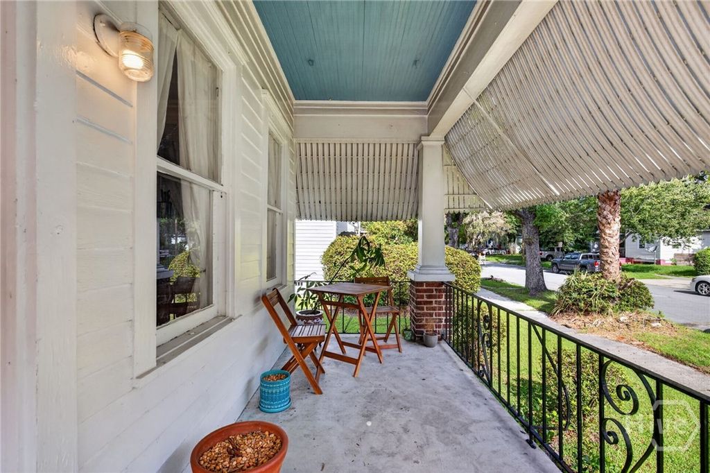 Image 7 of property listing at 825 E 34th Street, Savannah, GA 31401