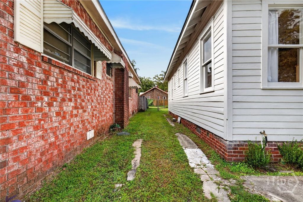 Image 9 of property listing at 825 E 34th Street, Savannah, GA 31401