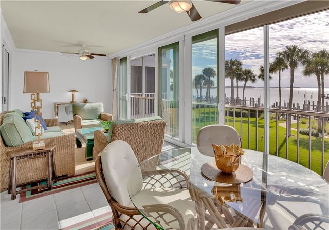 1903 Bay Road 205, Vero Beach, FL 32963