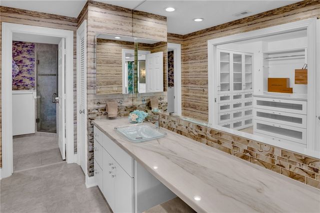 1903 Bay Road 205, Vero Beach, FL 32963