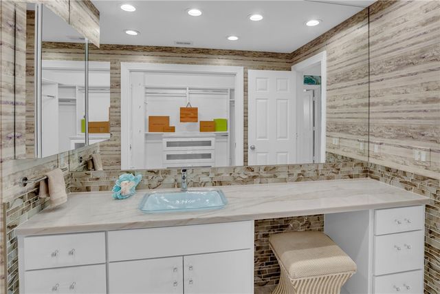 1903 Bay Road 205, Vero Beach, FL 32963