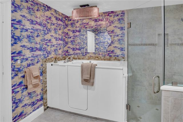 1903 Bay Road 205, Vero Beach, FL 32963