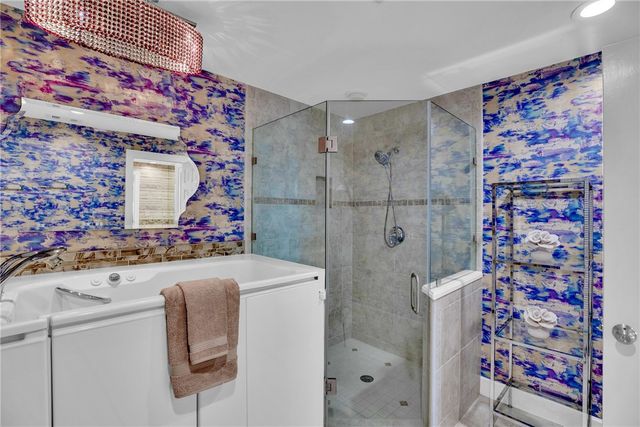 1903 Bay Road 205, Vero Beach, FL 32963