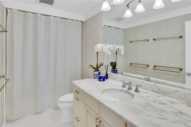 1903 Bay Road 205, Vero Beach, FL 32963