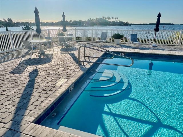 1903 Bay Road 205, Vero Beach, FL 32963