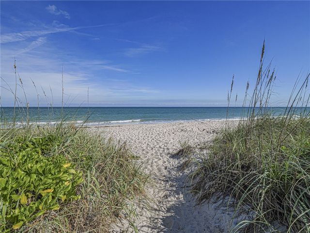 1903 Bay Road 205, Vero Beach, FL 32963