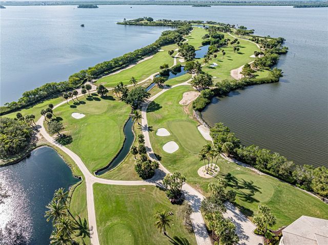 1903 Bay Road 205, Vero Beach, FL 32963